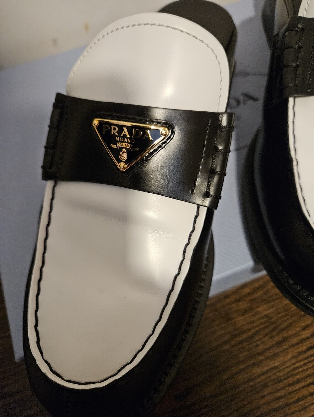 $1,200 Prada Brushed Leather Bi-color Triangle Logo Loafer Mule EU 39 US 9 BNIB - Picture 3 of 9